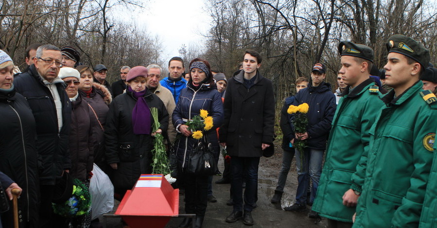 В Днепре спустя 73 года похоронили погибшего летчика 