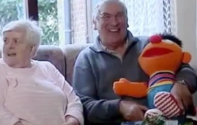 Дедушка уже третий год не прекращая смеется после операции на ноге