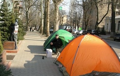 В Николаеве под прокуратурой начинается 