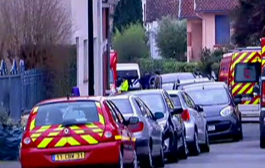 Подозреваемый в убийствах в Тулузе ранил двух полицейских при попытке штурмовать его дом