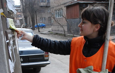 В Запорожье установят тысячу урн, а с объявлениями на столбах будут бороться автодозвоном