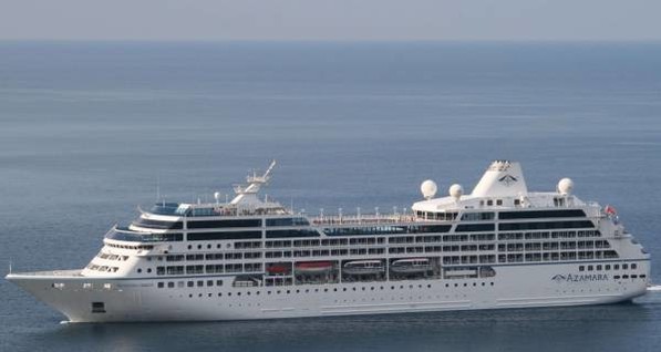 Круизный лайнер Azamara Quest дрейфует у филиппинских берегов