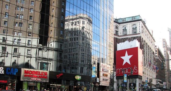 Самый большой универмаг в мире эвакуирован из-за пожара