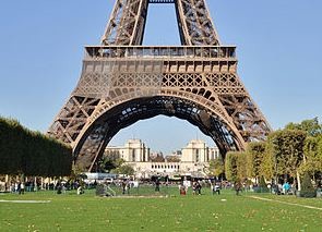 На Эйфелевой башне рухнул пассажирский лифт