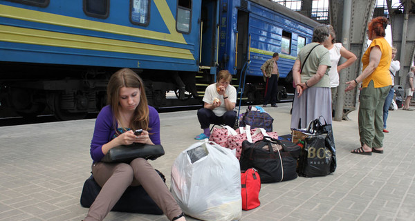 Последствия железнодорожной аварии: пассажиры массово сдавали билеты и штурмовали автостанции