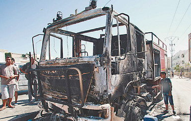 В Тунисе из-за беспорядков ввели войска и комендантский час 