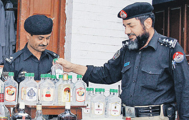 Пакистанским стражам порядка приказали следить за талиями 