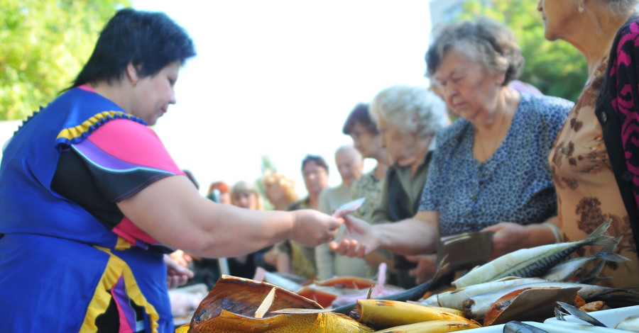 Донецкие рынки завалены скоропортящимися продуктами