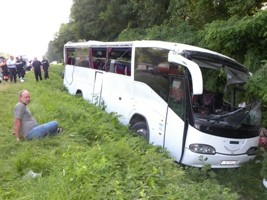 МЧС: в аварии под Черниговом 14 погибли, водители целы