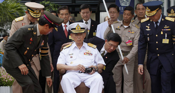 Король Таиланда перенес кровоизлияние в мозг