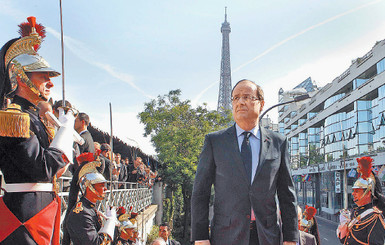 Французы урезали зарплаты главам госкомпаний