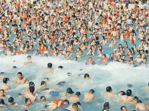 Яблоку негде утонуть