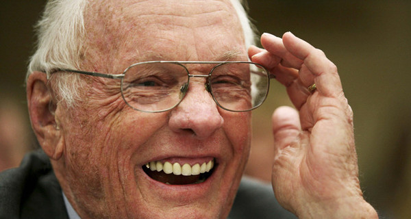 Легендарный астронавт Нил Армстронг перенес операцию на сердце