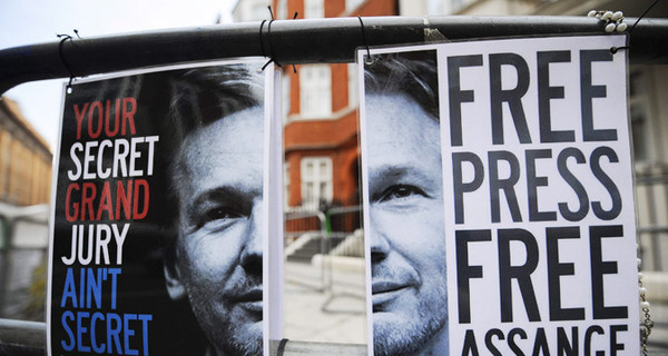 Эквадор предоставит убежище Джулиану Ассанжу