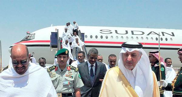 Взрыв на борту самолета в Судане: погиб министр и еще 30 человек