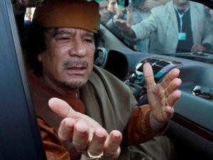 Сторонники Каддафи замучили до смерти повстанца, поймавшего ливийского лидера