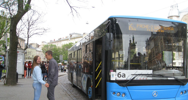 Перевозчиков обязали купить большие автобусы и установить GPS-навигаторы