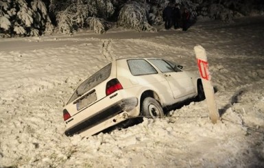 "Снежный апокалипсис" в Польше: отменены авиарейсы, стоят поезда
