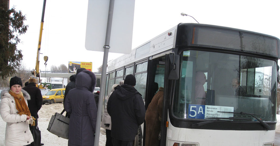 В зимних пробках автобусы ходят с 40­минутным интервалом