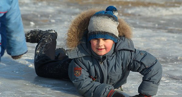 В городе появились первые катки от эмчеэсников