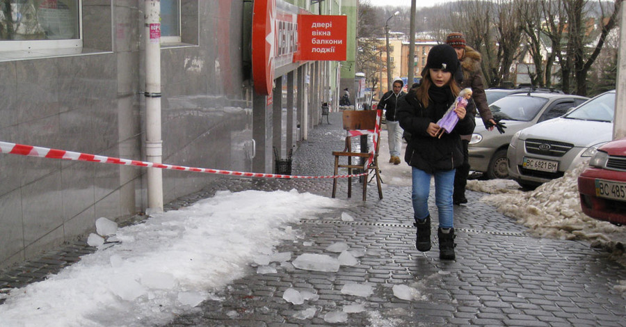 Во Львове начался ледопад