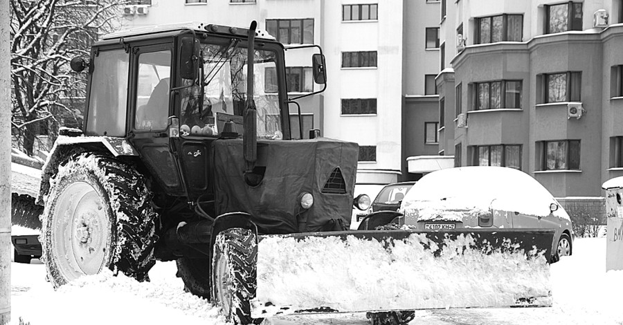 Снегоуборочная техника создала пробки в центре