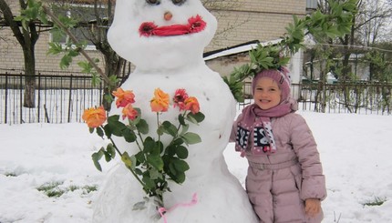 Днепр заполонили апрельские снеговики 