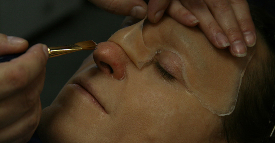 В Сети появились снимки грима Безрукова для роли Высоцкого 