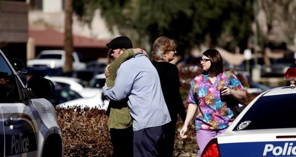 Неизвестный открыл огонь по людям в офисе в Аризоне