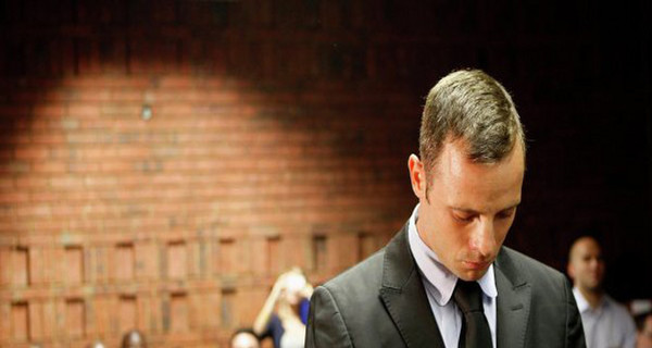 Паралимпийцу Оскару Писториусу ограничили время передвижения по городу