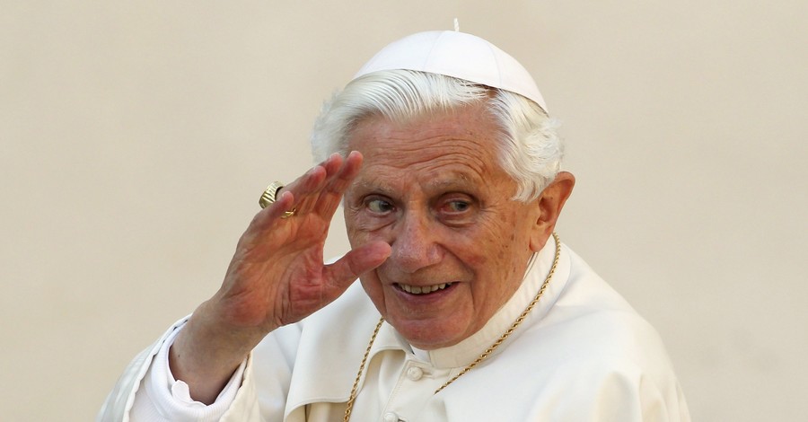 Ватикан оставляет за Бенедиктом XVI титул