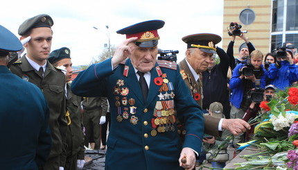 Празднование и возложение цветов в Днепре 