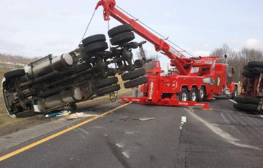 На трассе в Нью-Йорке случился винный потоп