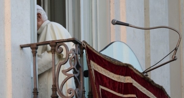 Римский папа стал бывшим