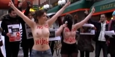 Иранские женщины разделись, протестуя против хиджаба