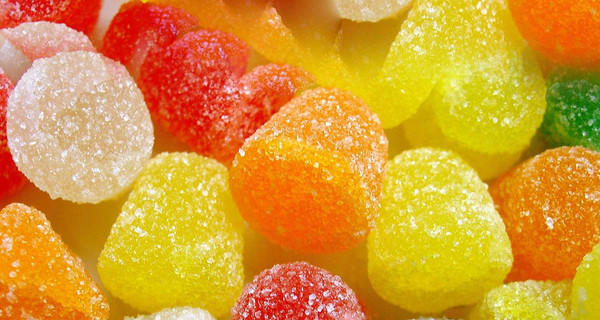 Японские кондитеры создали съедобные шляпы и тапочки