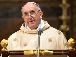 Папа Франциск сменил трон на простое кресло