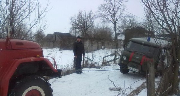 Под Житомиром спасатели вытянули из снега 