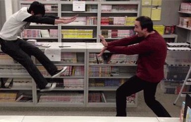 Среди японцев распространилась новая интернет-забава: фото в стиле комикса Dragon ball