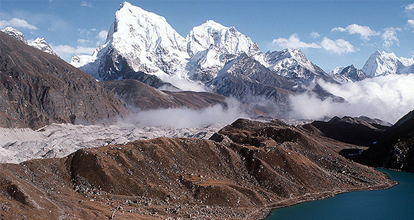 На Эвересте, на высоте 7 километров, альпинисты подрались с носильщиками