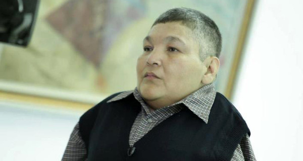 Безрукому казахскому художнику не дали визу в Британию из-за плохих отпечатков пальцев 