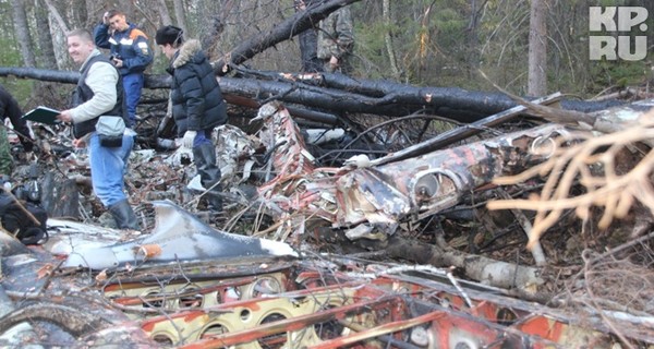 На Урале к месту падения самолета рубят просеку 