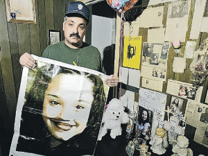 В США водитель автобуса 10 лет удерживал дома трех пленниц 