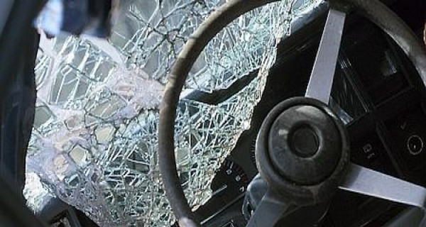 Пассажирский автобус рухнул в реку: 33 человека погибли