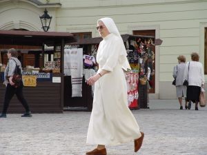 Лже-монахинь поймали с большими пакетами кокаина