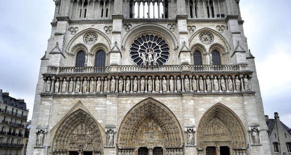 Мужчина застрелился в соборе Нотр-Дам-де-Пари