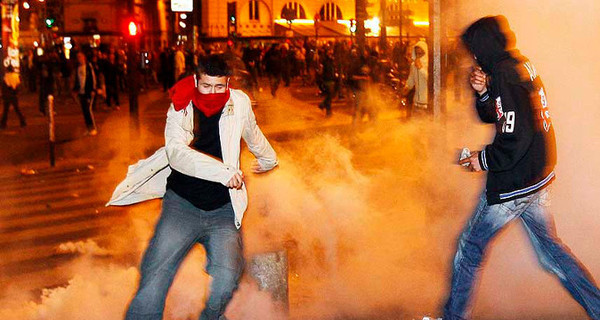 Беспорядки в Париже продолжаются: количество задержанных возросло до 350 человек