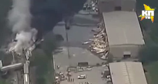 В районе аварии поезда с химикатами в США эвакуируют людей 