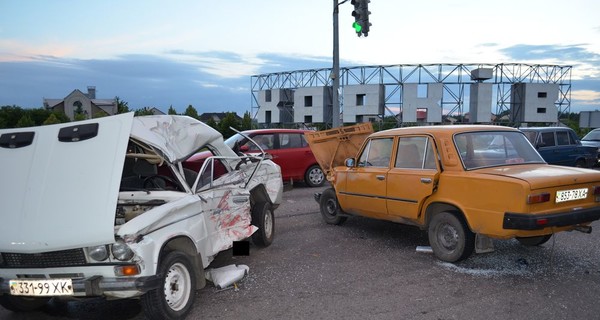 В тройном ДТП на окружной погиб водитель 