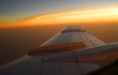 В Риме пассажирский самолет совершил экстренную посадку: есть раненые